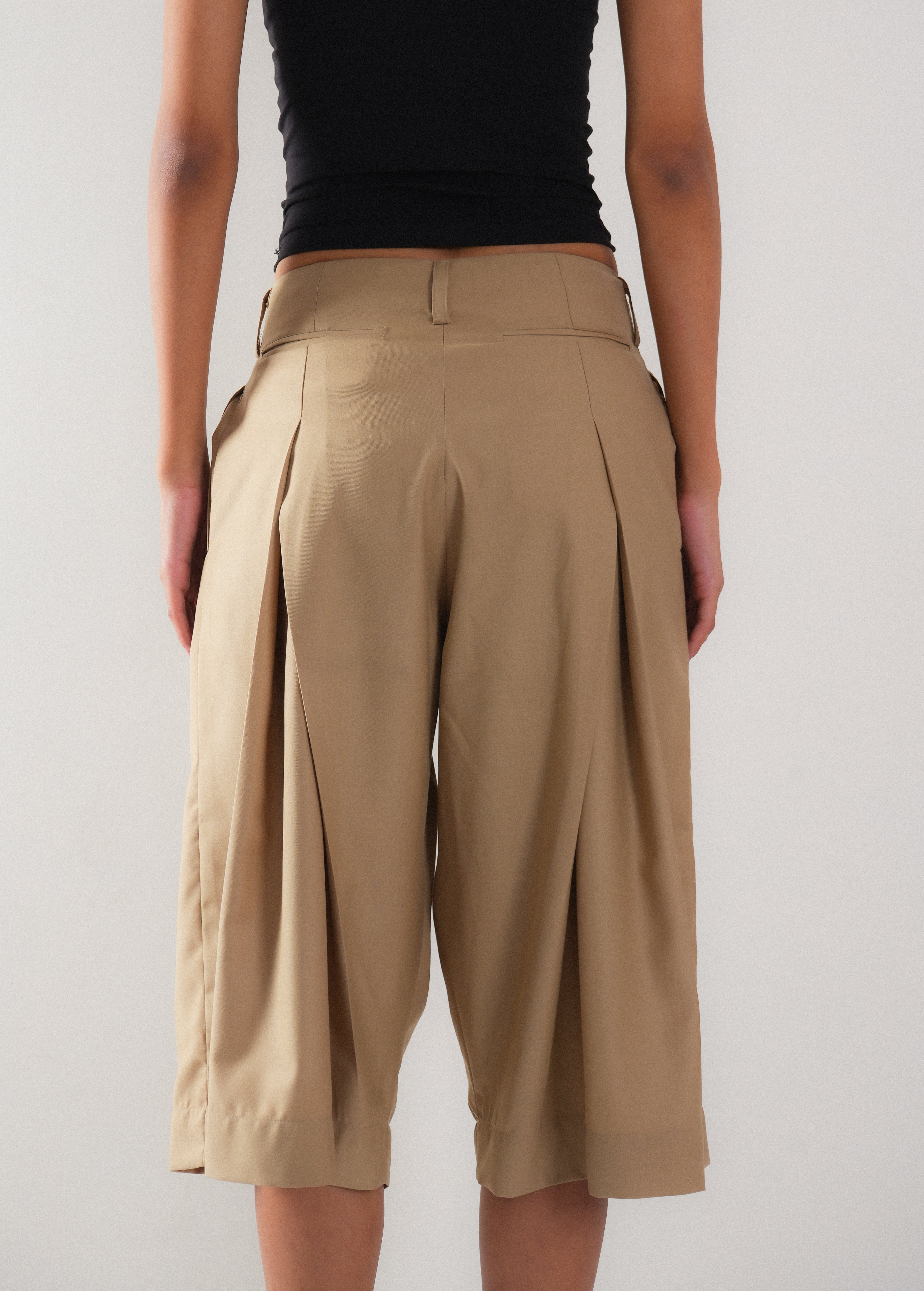 Utility Pleated Short Pants